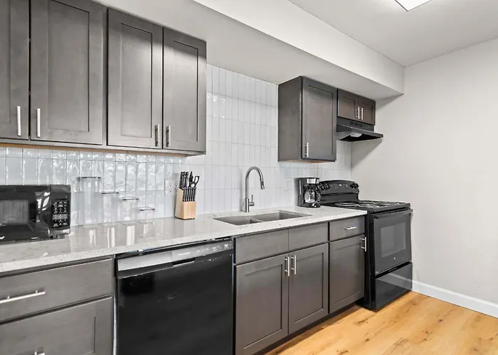 Newly Renovated Unit In Spfld #201 Springfield