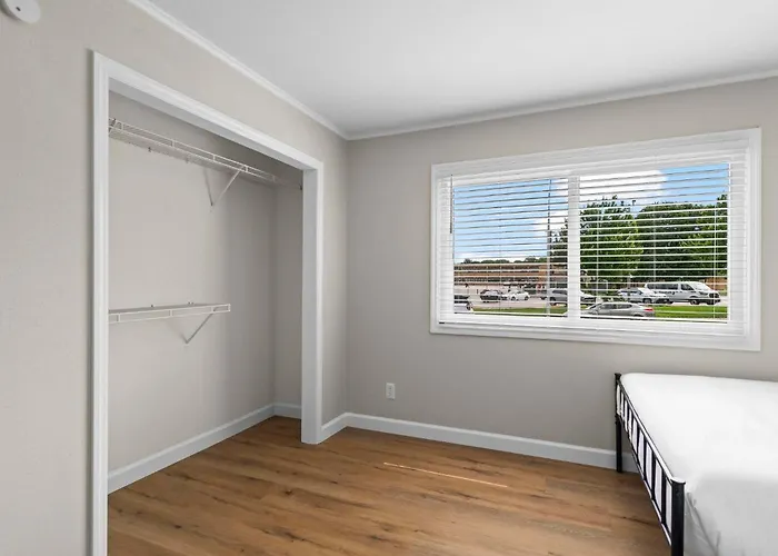 Newly Renovated Unit In Spfld #201 *