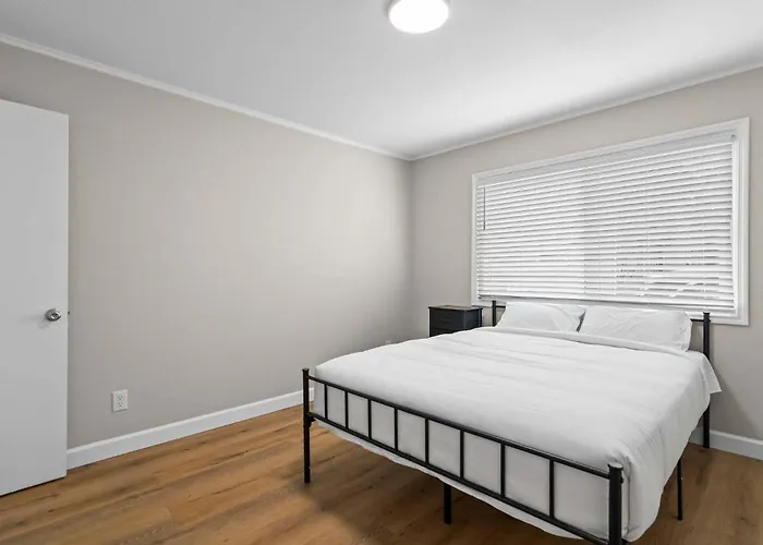 Newly Renovated Unit In Spfld #201 * Springfield